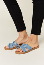 Load image into Gallery viewer, Raw Trim Denim H-Band Flat Sandals
