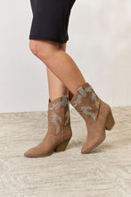 Load image into Gallery viewer, Dazzle The Room Rhinestone Detail Cowboy Boots
