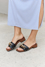 Load image into Gallery viewer, Stunning Vibes Square Toe Chain Detail Clog Sandal in Black
